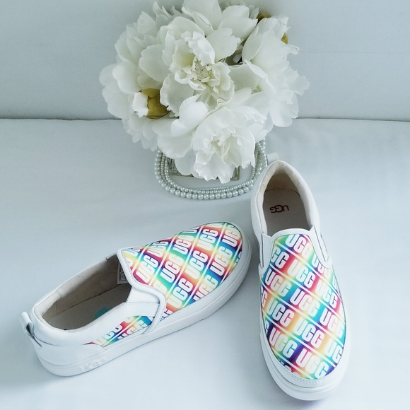 NEW UGG Caplan White Rainbow Slip On Sneakers Size 6 Kids/Youth / Size 8 Women's - Picture 1 of 14